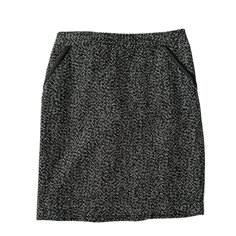 Amanda & Chelsea size 4 skirt